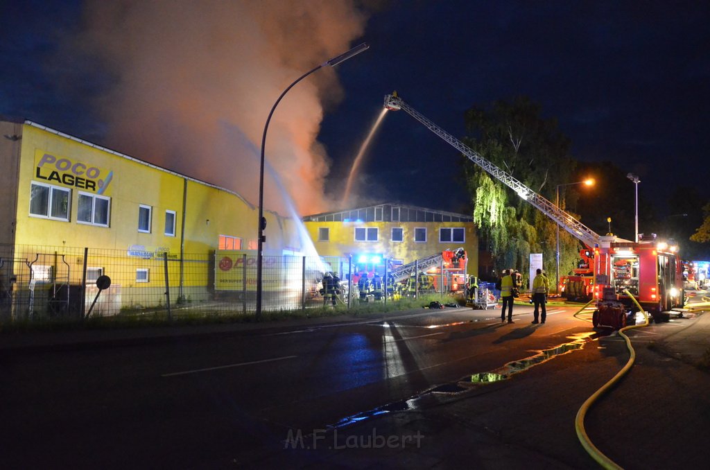 Grossfeuer Poco Lager Koeln Porz Gremberghoven Hansestr P171.JPG - Miklos Laubert